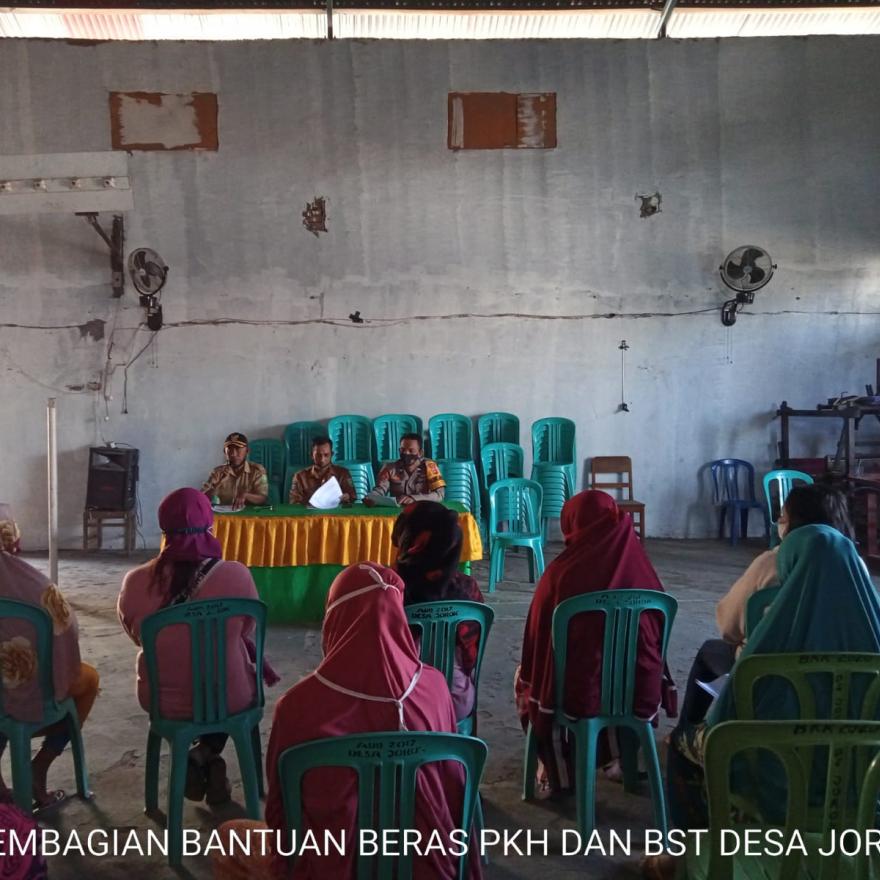 Pembagian Beras PPKM 2021
